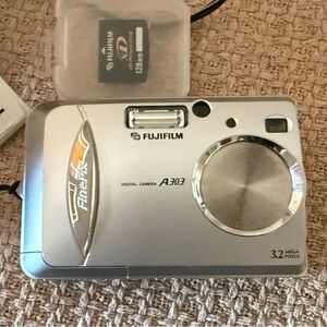 FujiFilm Fine Pix A303 Digital Camera